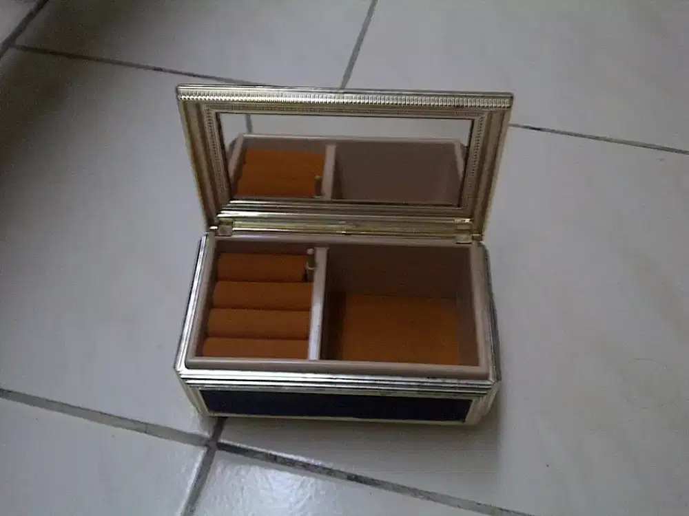 Box perhiasan bunyi music classic