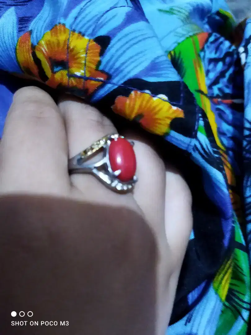 Batu cincin marjan/karang merah mulus