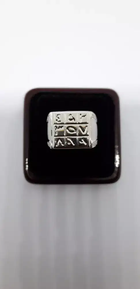 Cincin Stempel Berlian