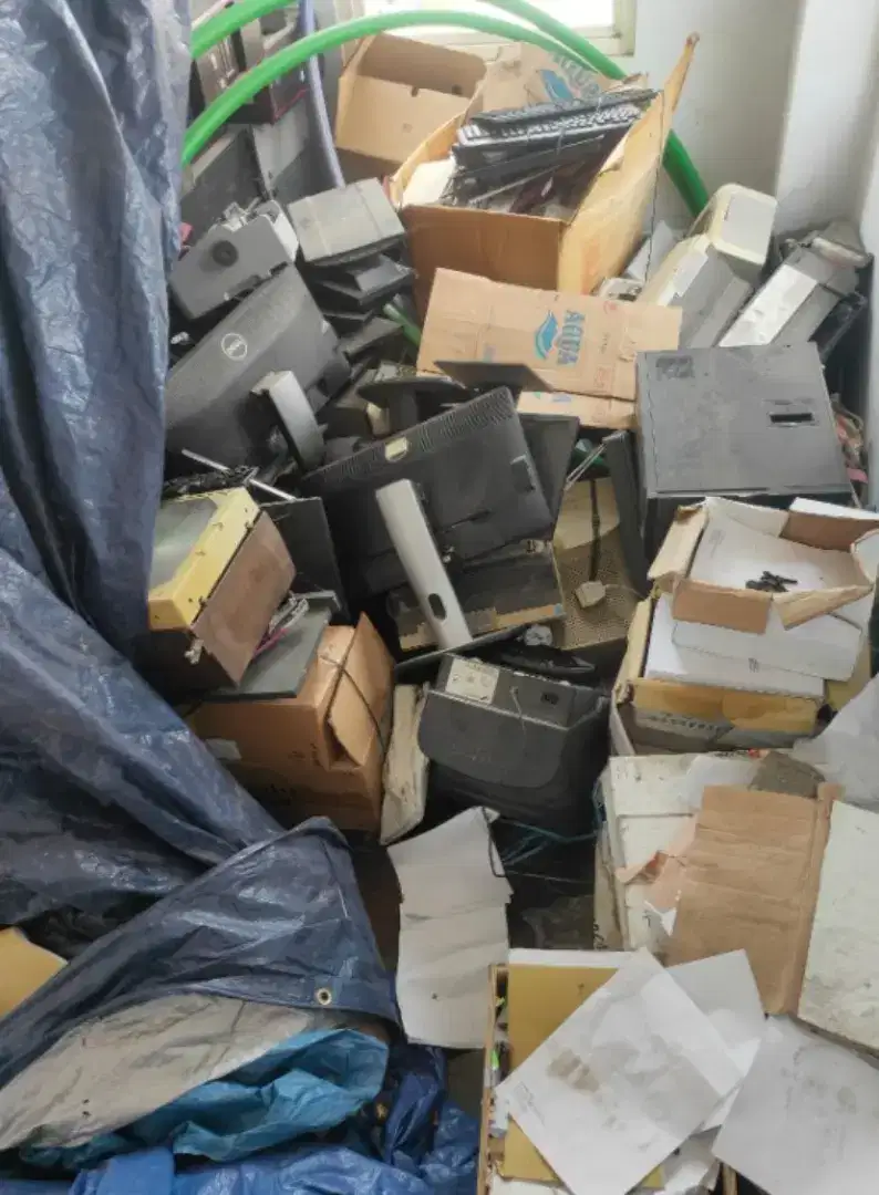 Cari alat kantor rusak