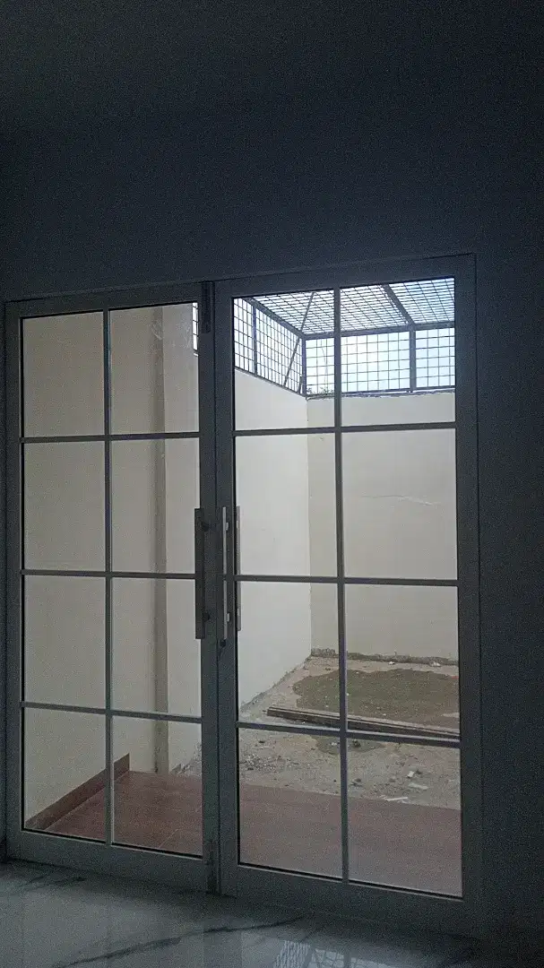 Pintu kaca sekat kaca