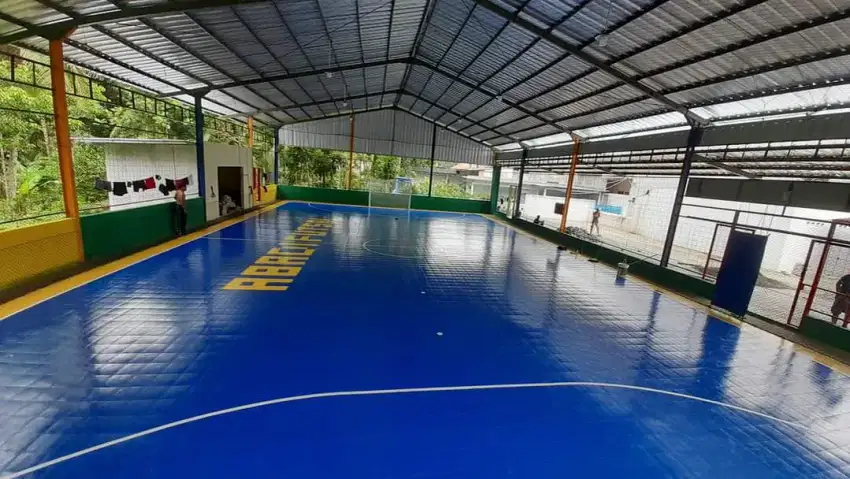 Lantai lapangan futsal