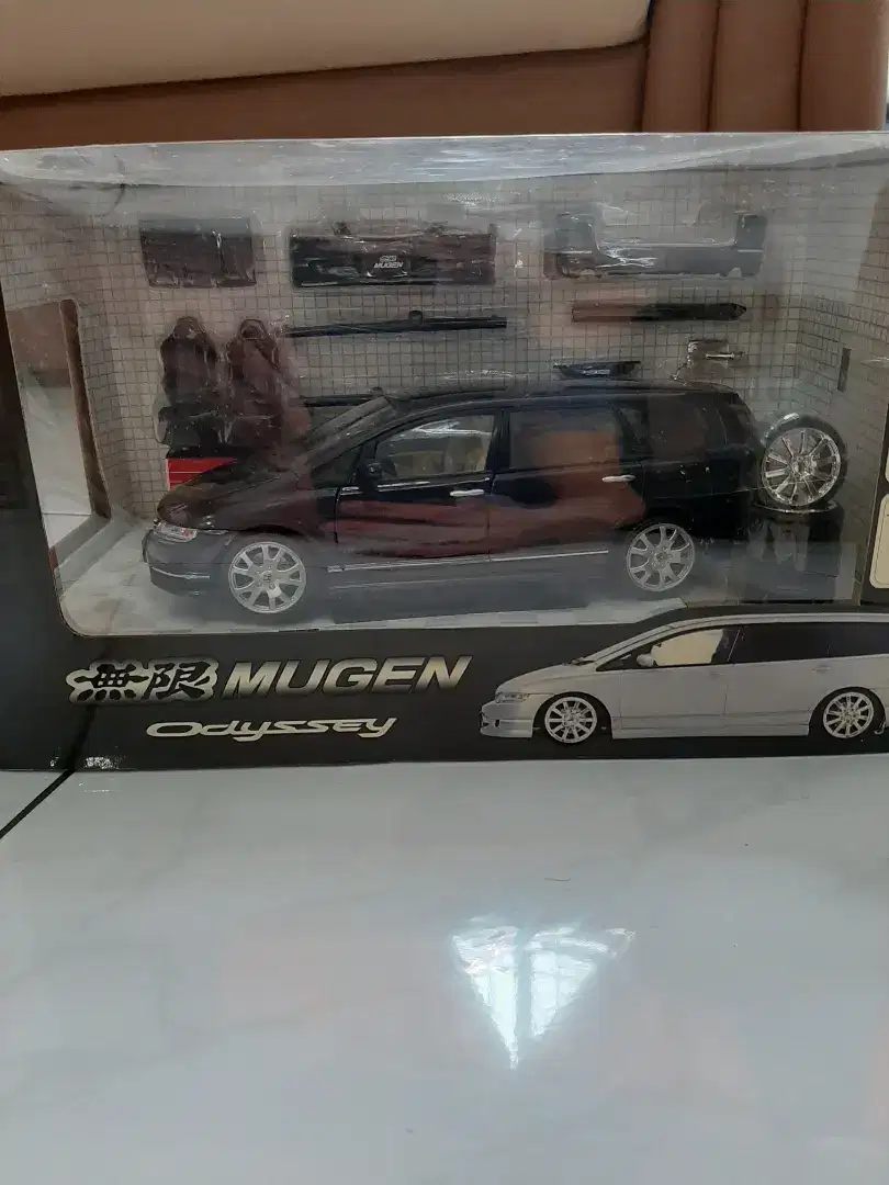 Honda Odyssey versi Mugen 1/24,ada bodykit,bumper dpn blkg cadangan