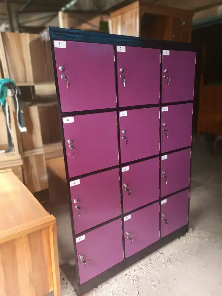 Lemari pintu/Loker