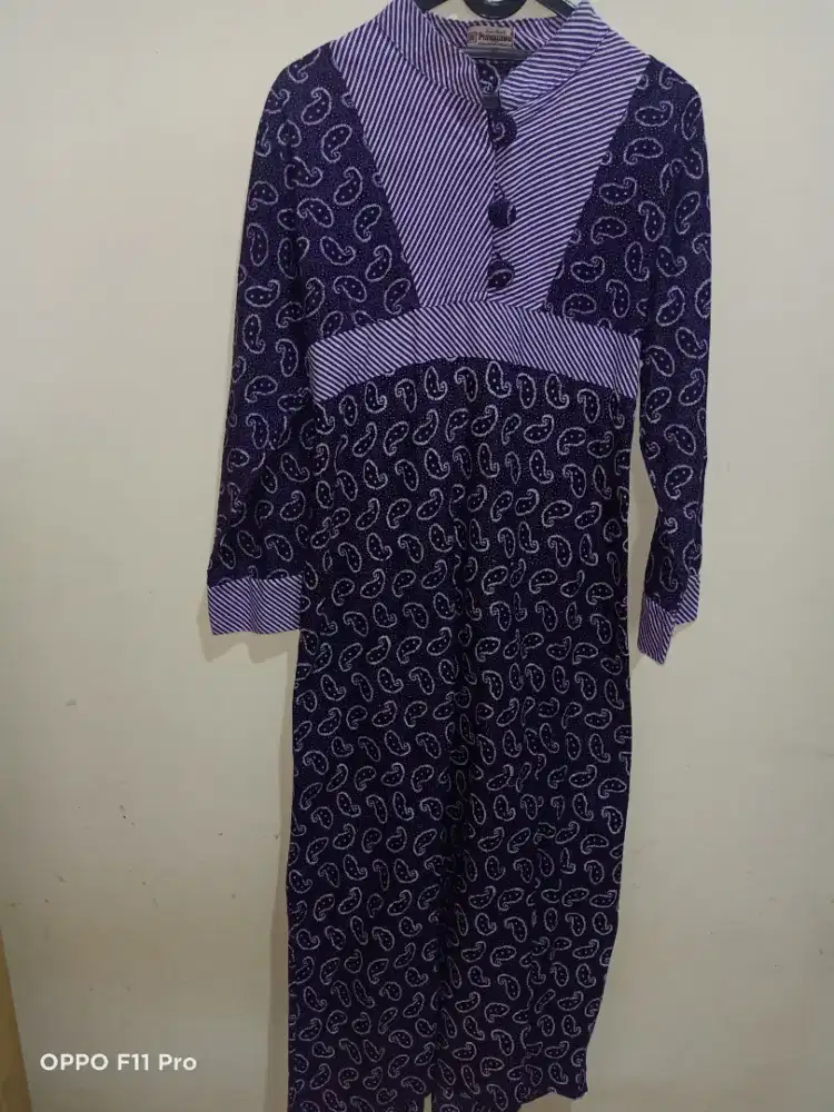 Baju muslim wanita gamis batik