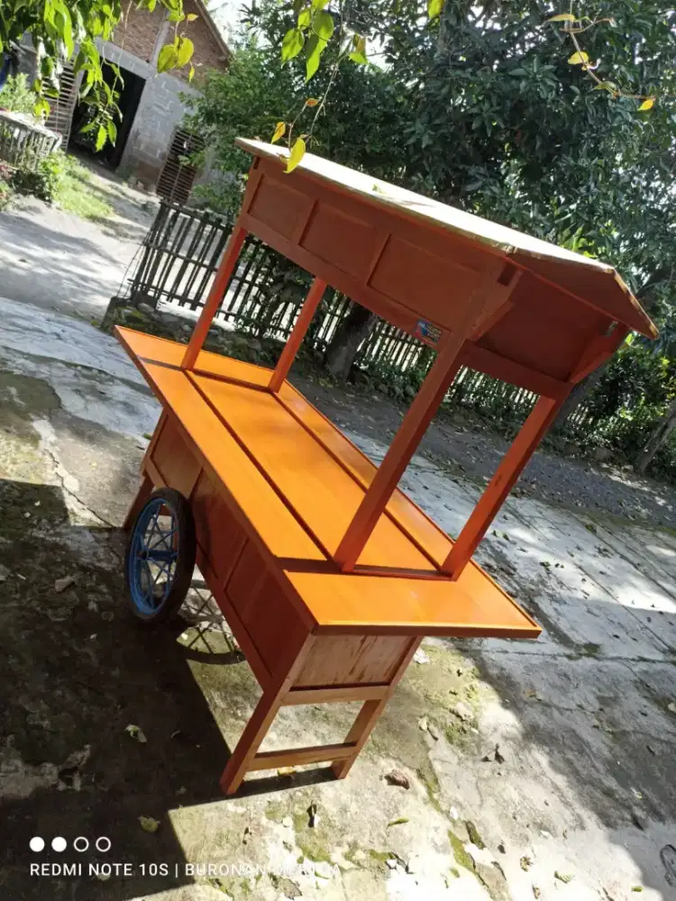Sedia gerobak angkringan,mie ayam bakso,bubur ayam,sate,roti bakar dll