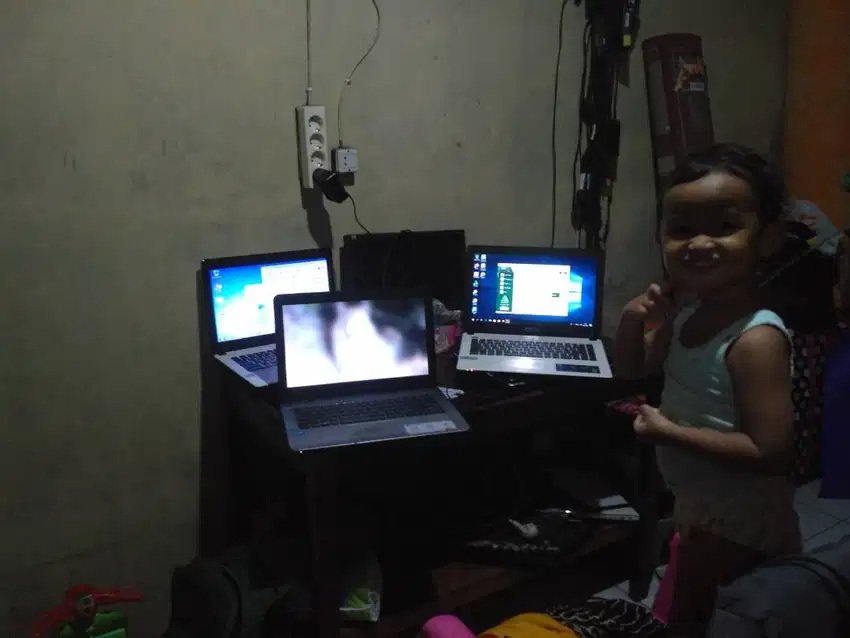 Di beli laptop rusak dan mati sebanyak banyak nya