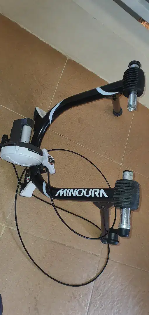 sepeda trainer minoura