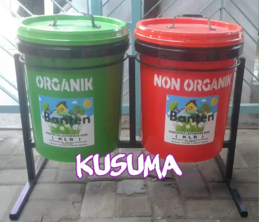 Tong Sampah Plastik 25 Kg + Rangka Besi Taruh