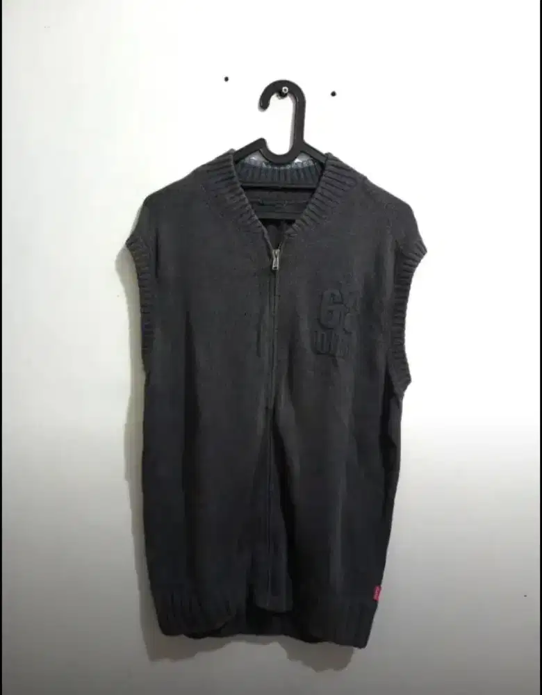 Sweater Tanpa Lengan. Merk Esprit