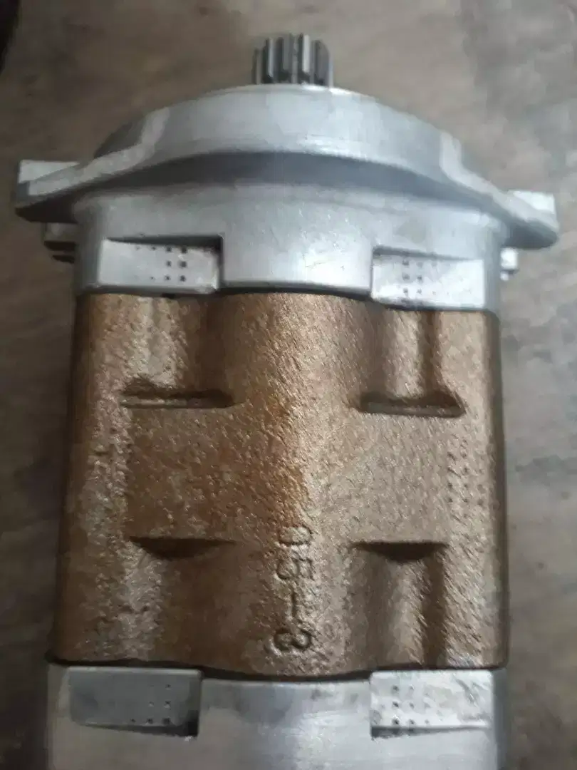 Dijual gearpump shimatsu 5 ton  ori jepang tadano