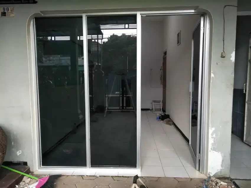 Kusen aluminium pintu jendela dan kaca