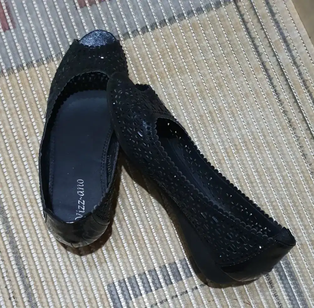 FLAT SHOES SIZE 37 (VIZZ-ANO)