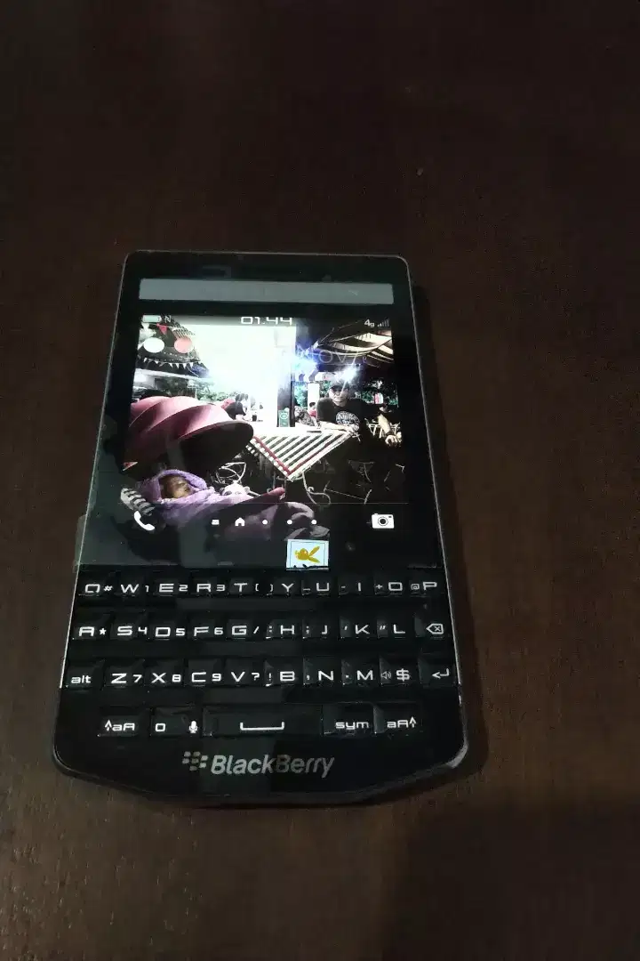 Blackberry Porsche Design P9983