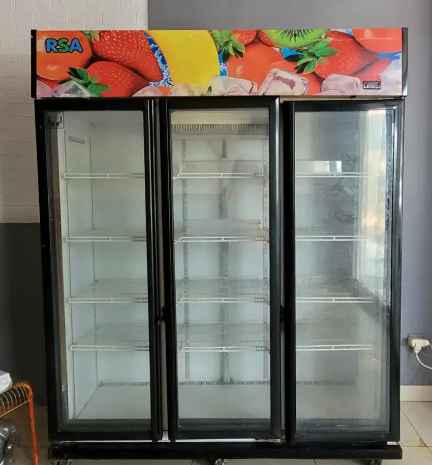 Showcase RSA 3 pintu Jual Cepat