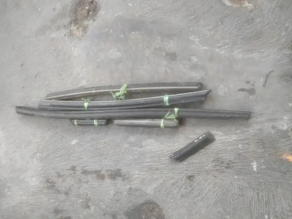 Lis karet body ori Toyota Crown th 80up