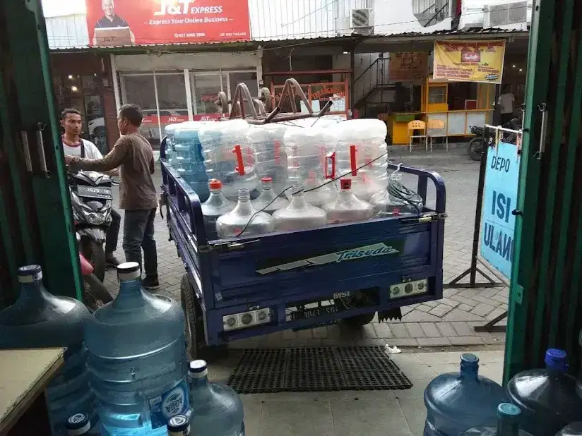 Tenaga Kirim Air Galon Isi Ulang