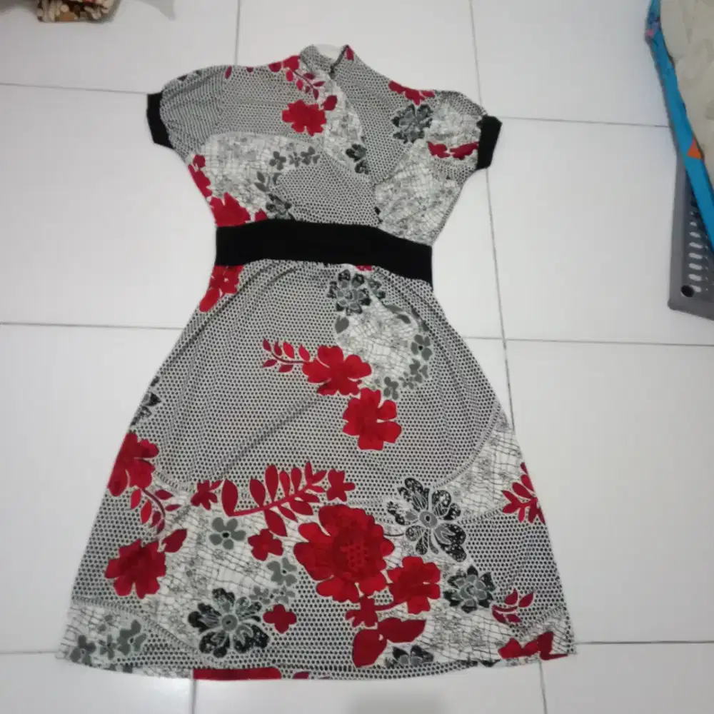 Dres kembang merah