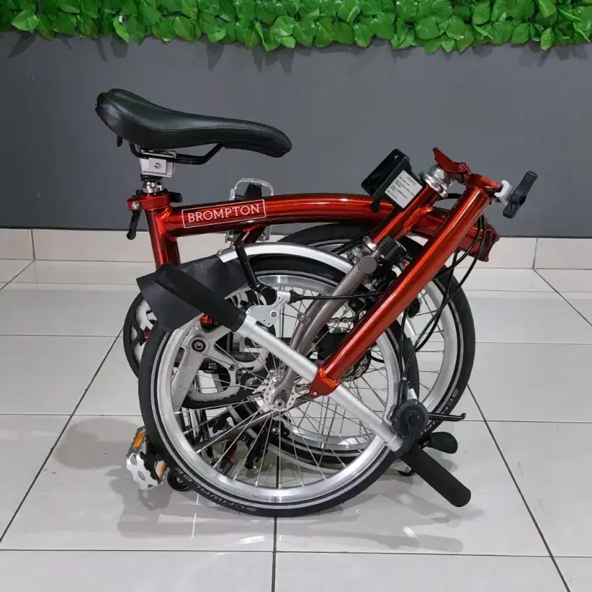 Rare Brompton flame laquer Titanium S2X like new