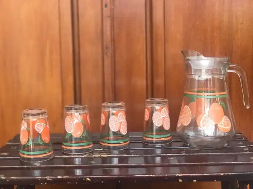 Teko kaca dan gelas