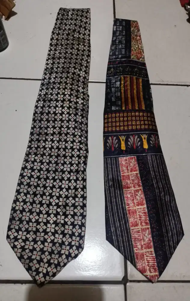 Di jual 2 dasi kantor/ pesta , mulus bersih terawat