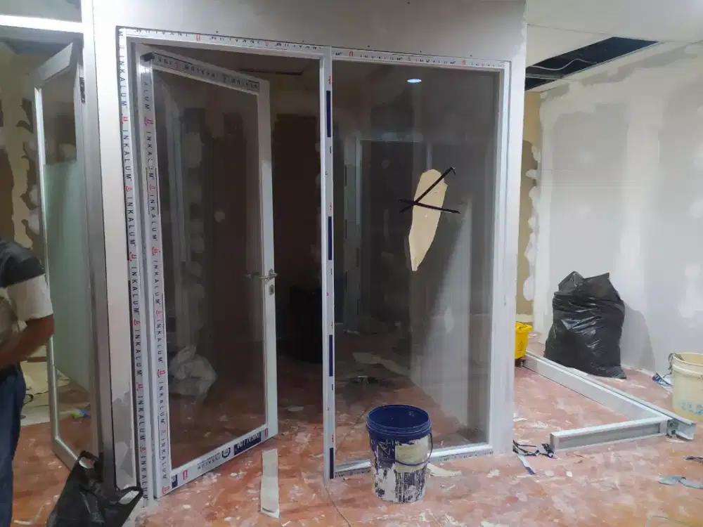 Tukang kaca dan aluminium