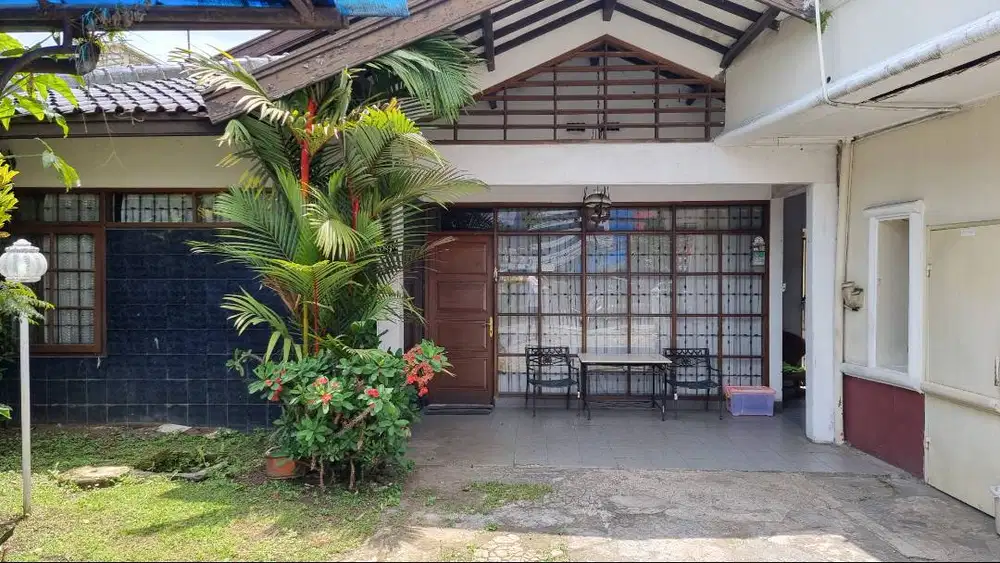 RUMAH BESAR DI SETIABUDI BANDUNG - ADA KOSAN