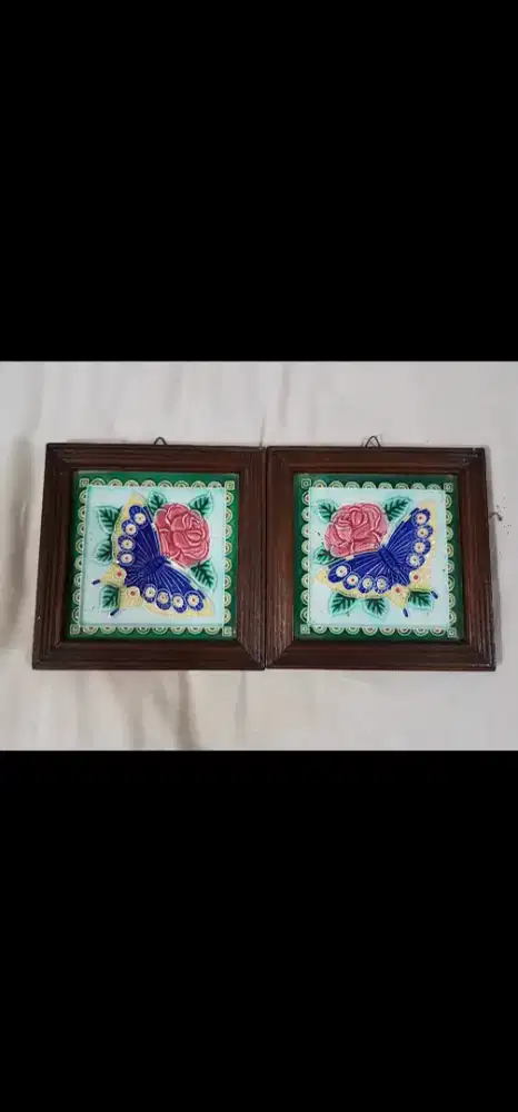 Sepasang Tegel kuno Mawar&kupu kupu.