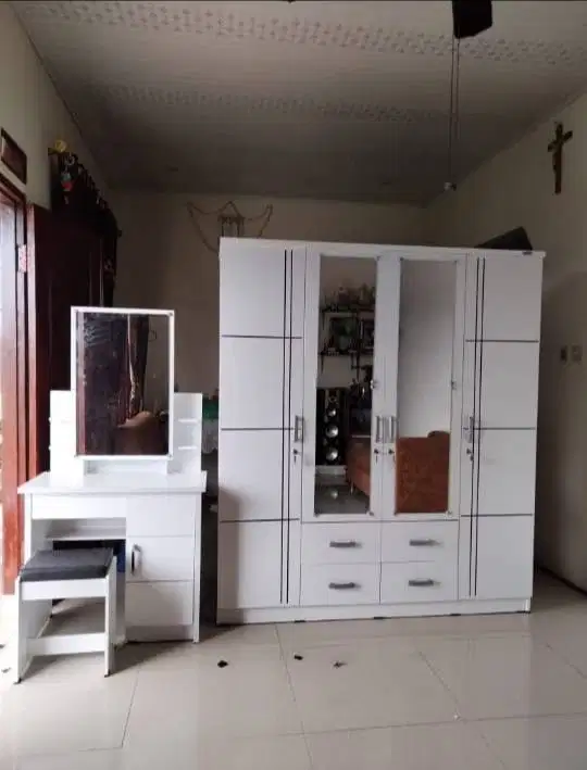 Lemari Pakaian 4 Pintu &amp; Meja Rias (Full Putih)
