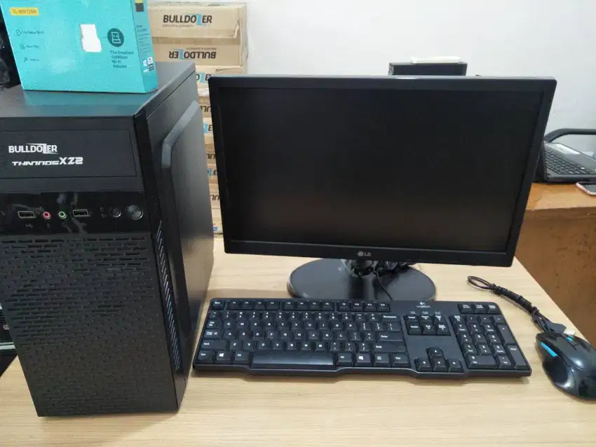 komputer pc lengkap dengan LcD spesifikasi tinggi dengan harga murah