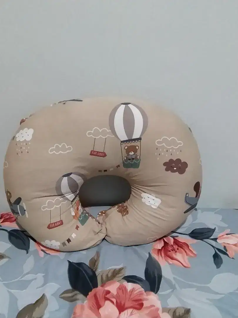 Bantal menyusui bayi