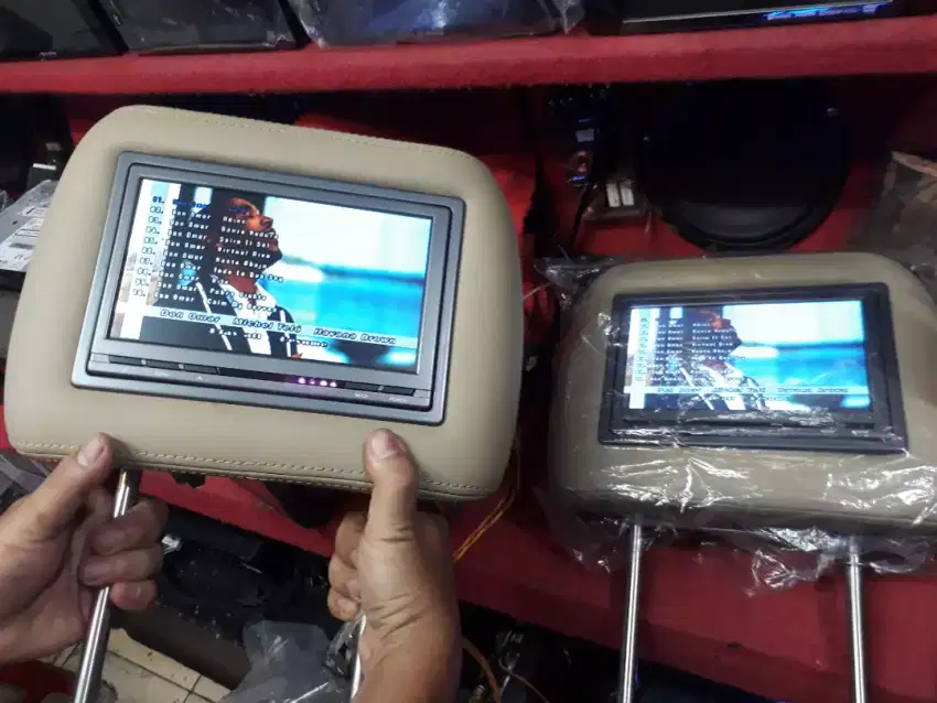 Headrest tv jok mobil warna kreem sepasang