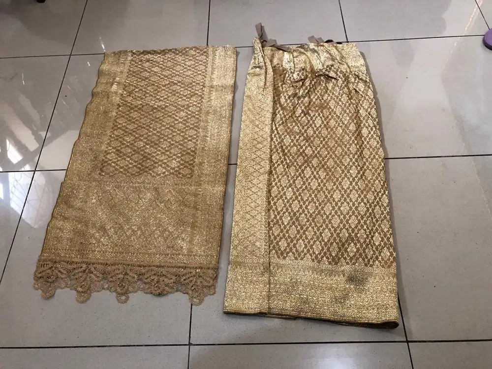 Songket Padang Pandai Sikek sutra kuning emas