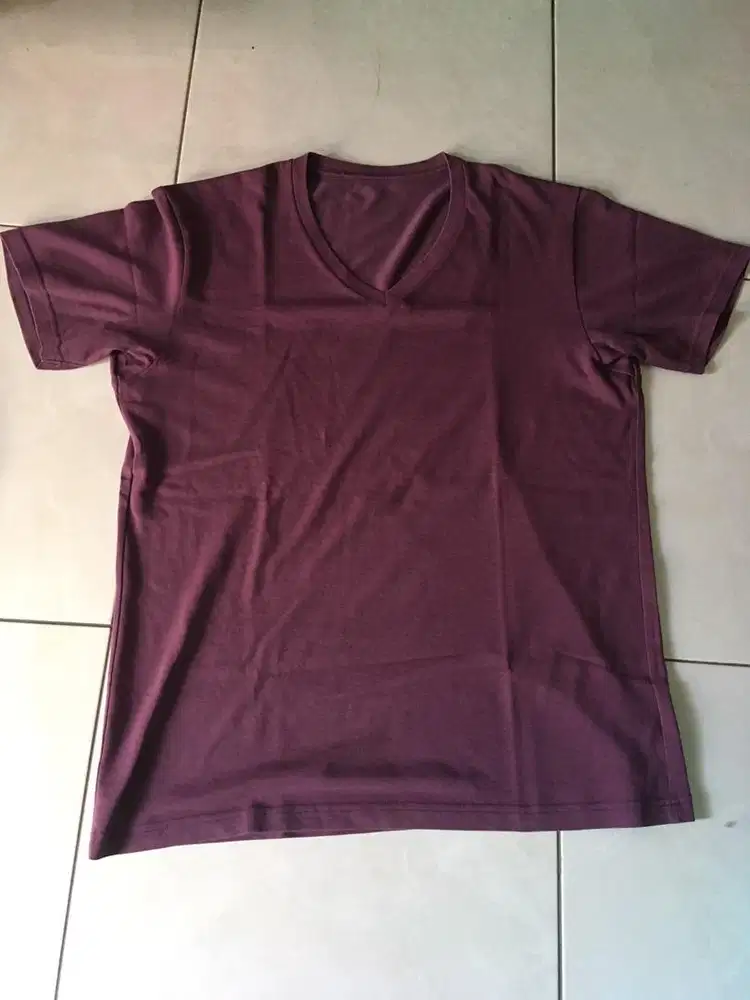 Kaos Uniqlo Purple