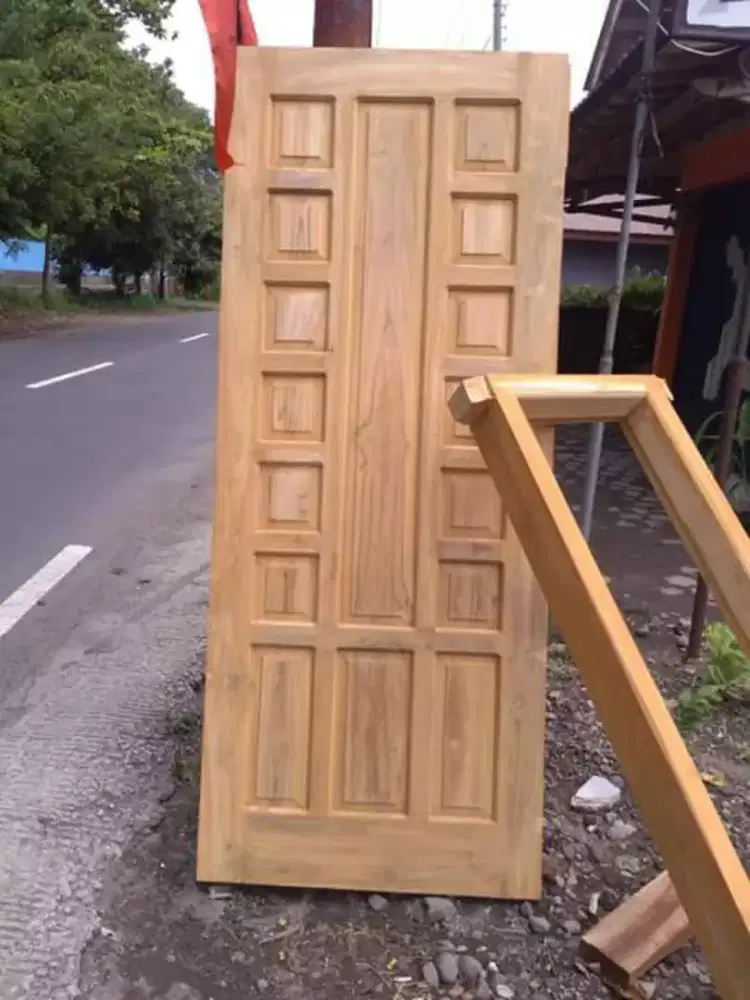Pintu kayu jati