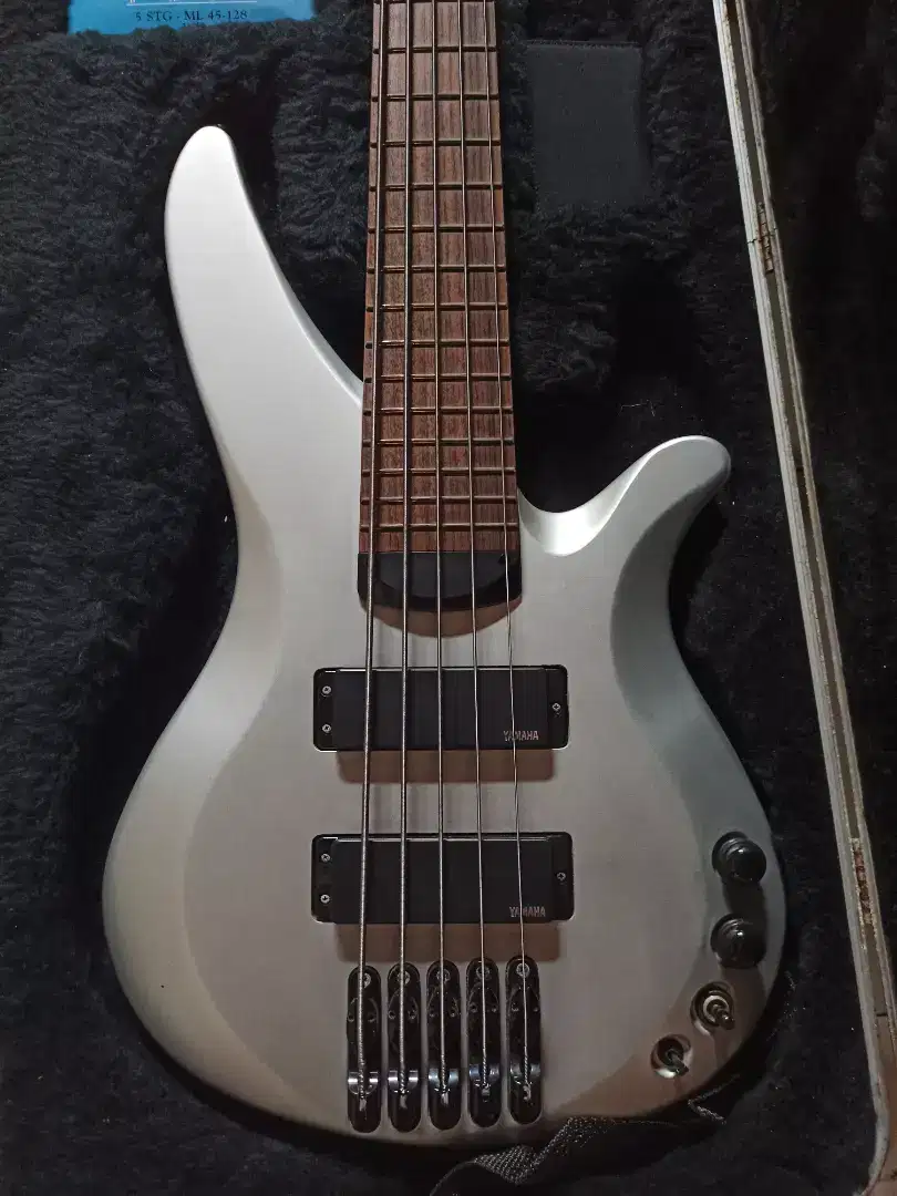 Yamaha Bass 5 string RBX 775