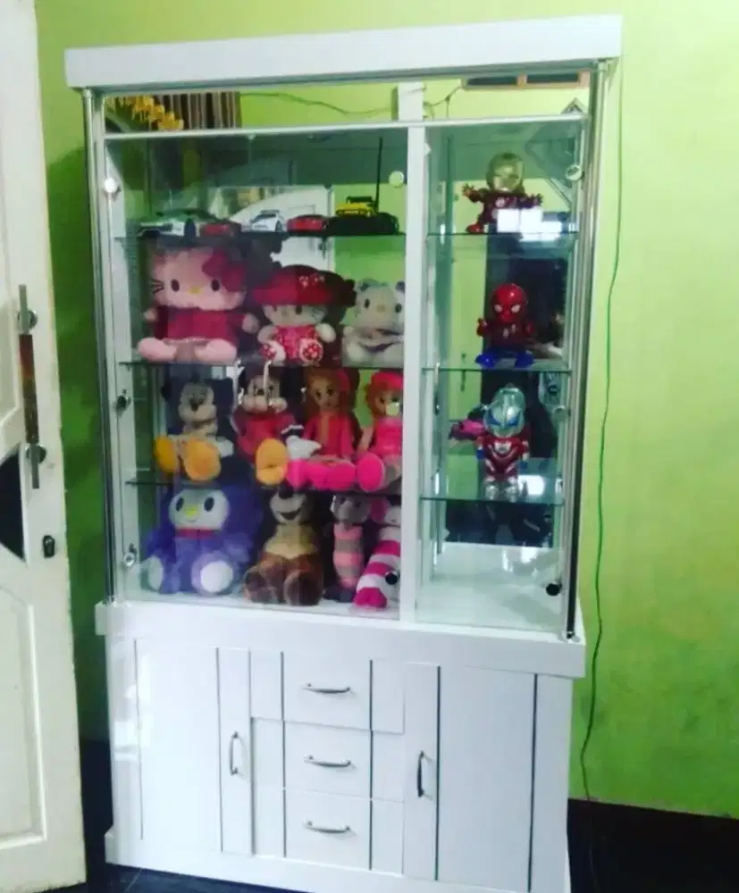 Lemari hias/boneka/tas