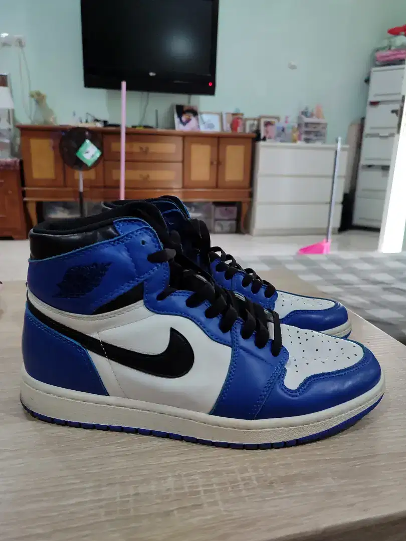 Dijual cepat dan murah sepatu Jordan Royal Blue size 44