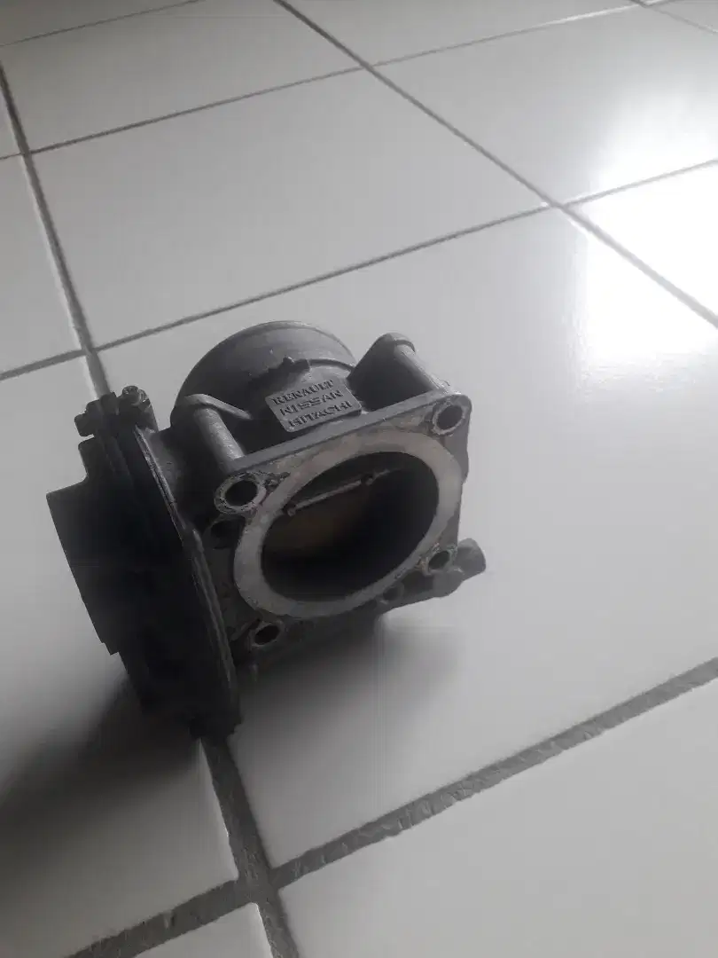 Trotol body nissan latio