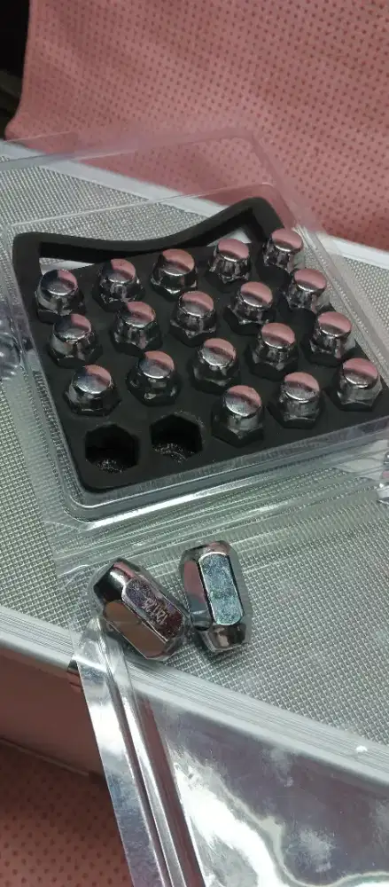 Baut roda mobil 12x1.25