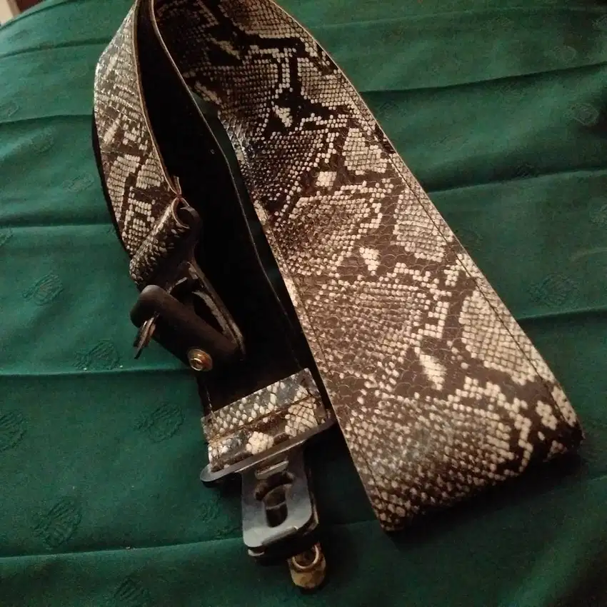 Strap gitar Sure Lock snakeskin guitar