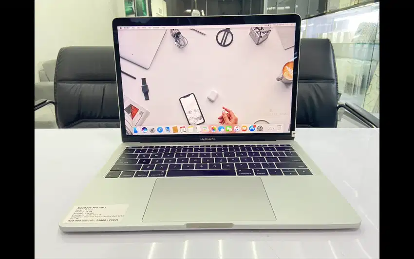 MACBOOK PRO 2019 RAM 8/256 GB TB