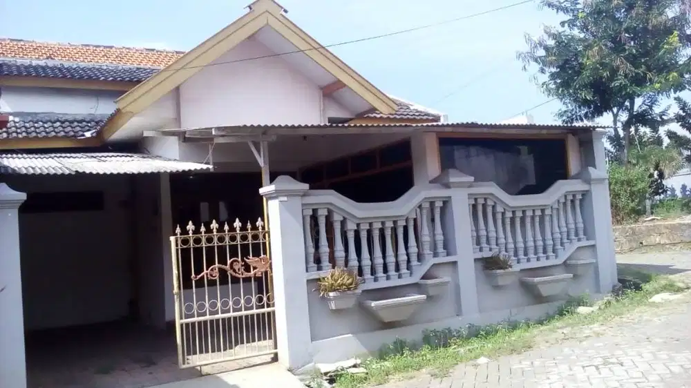 JUAL CEPAT - Rumah siap huni di tengah kota Tuban - Jawa Timur