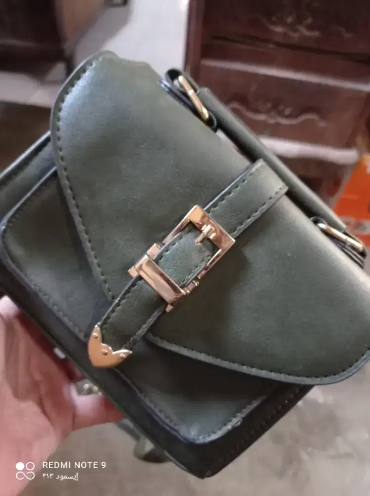 Tas Selempang Wanita