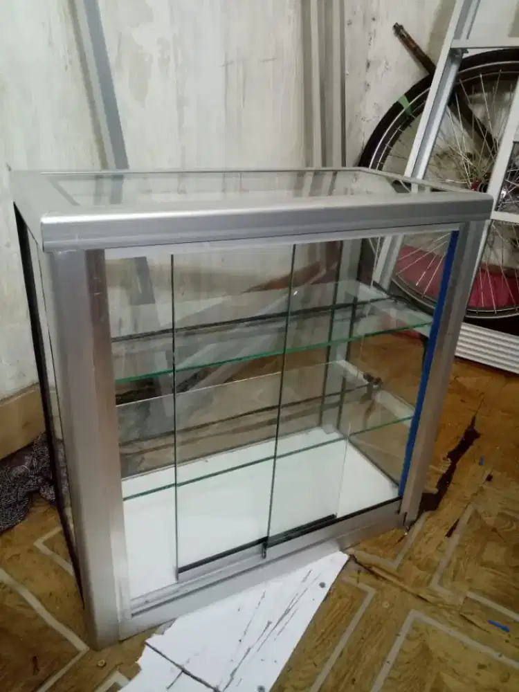 Etalase kaca rak roko ukuran 50x25x50