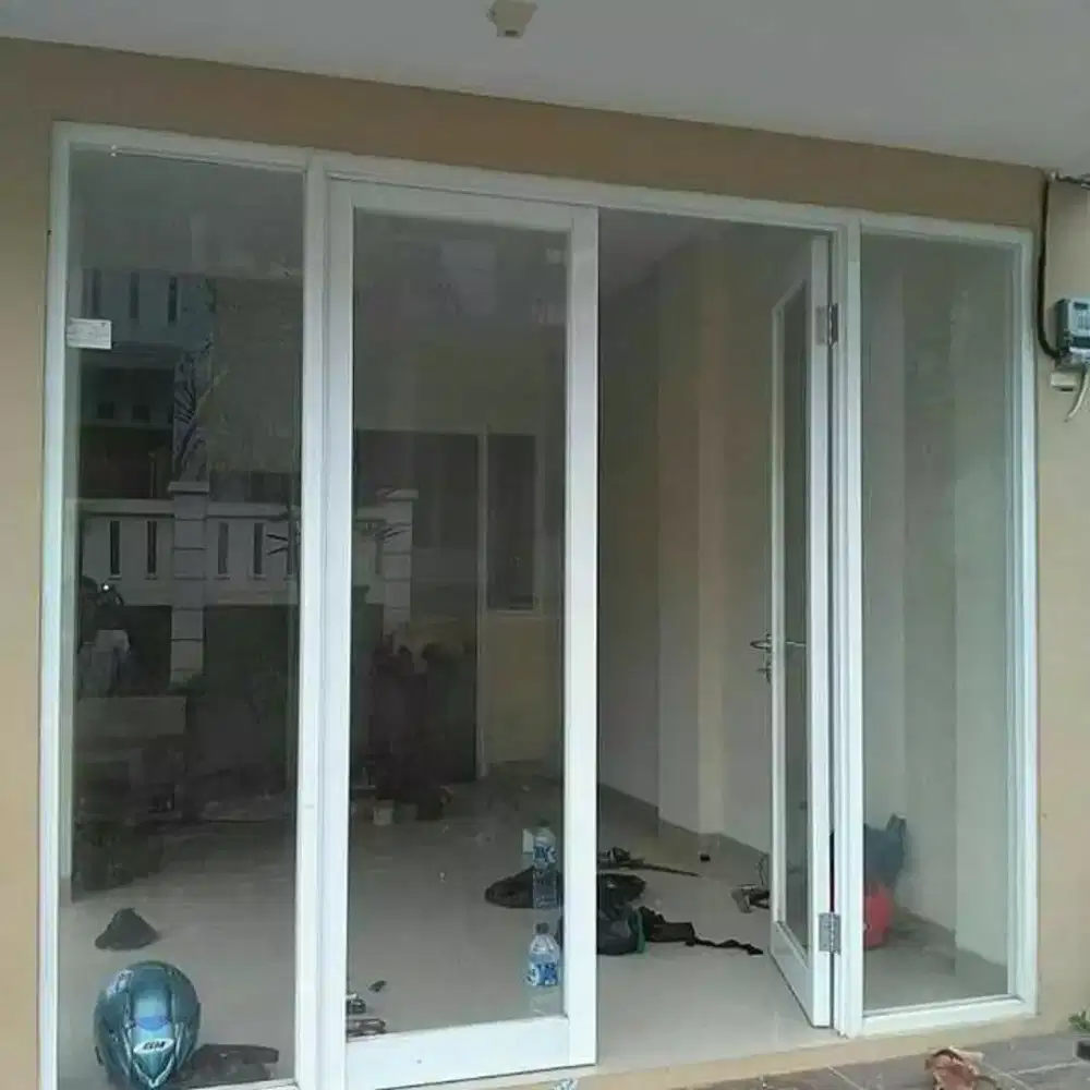 Kusen aluminium kaca dan partisi