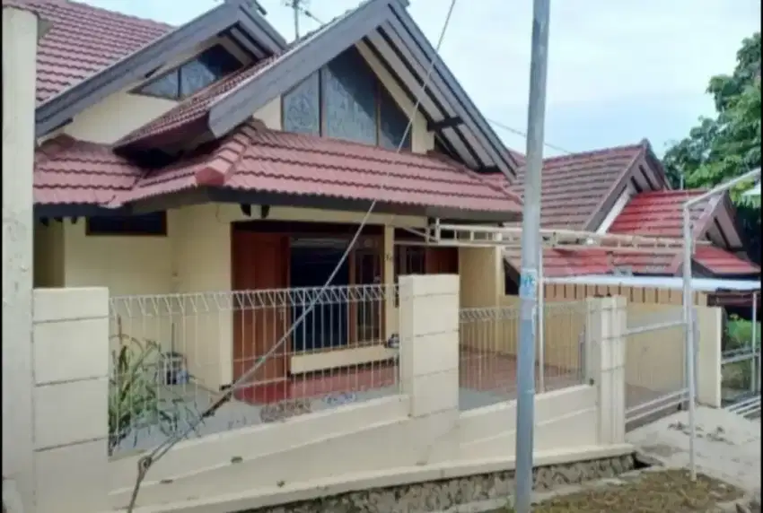 DIKONTRAKKAN Rumah di Villa Aster II Blok E No 11