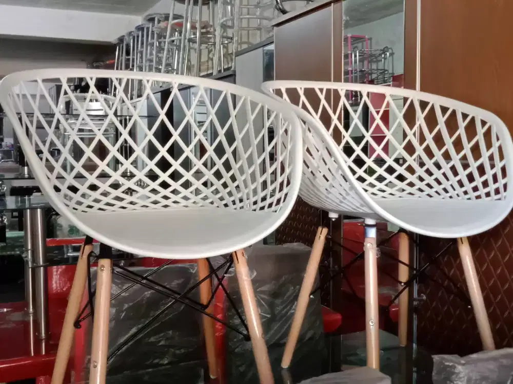 KURSI SANTAI UNTUK TAMAN DAN TERAS RUMAH