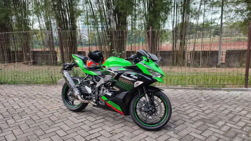 Kawasaki ninja Zx25r 2020 KM 1000 ABS