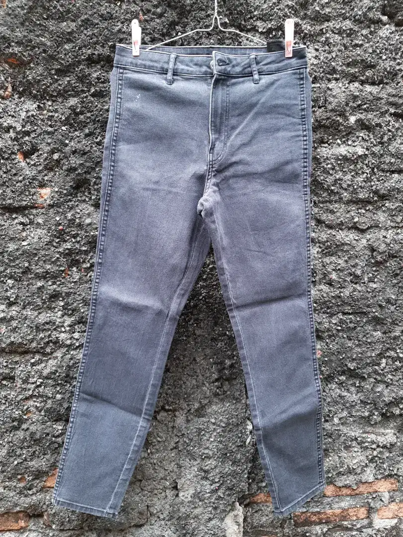 Celana jeans cewek warna hitam